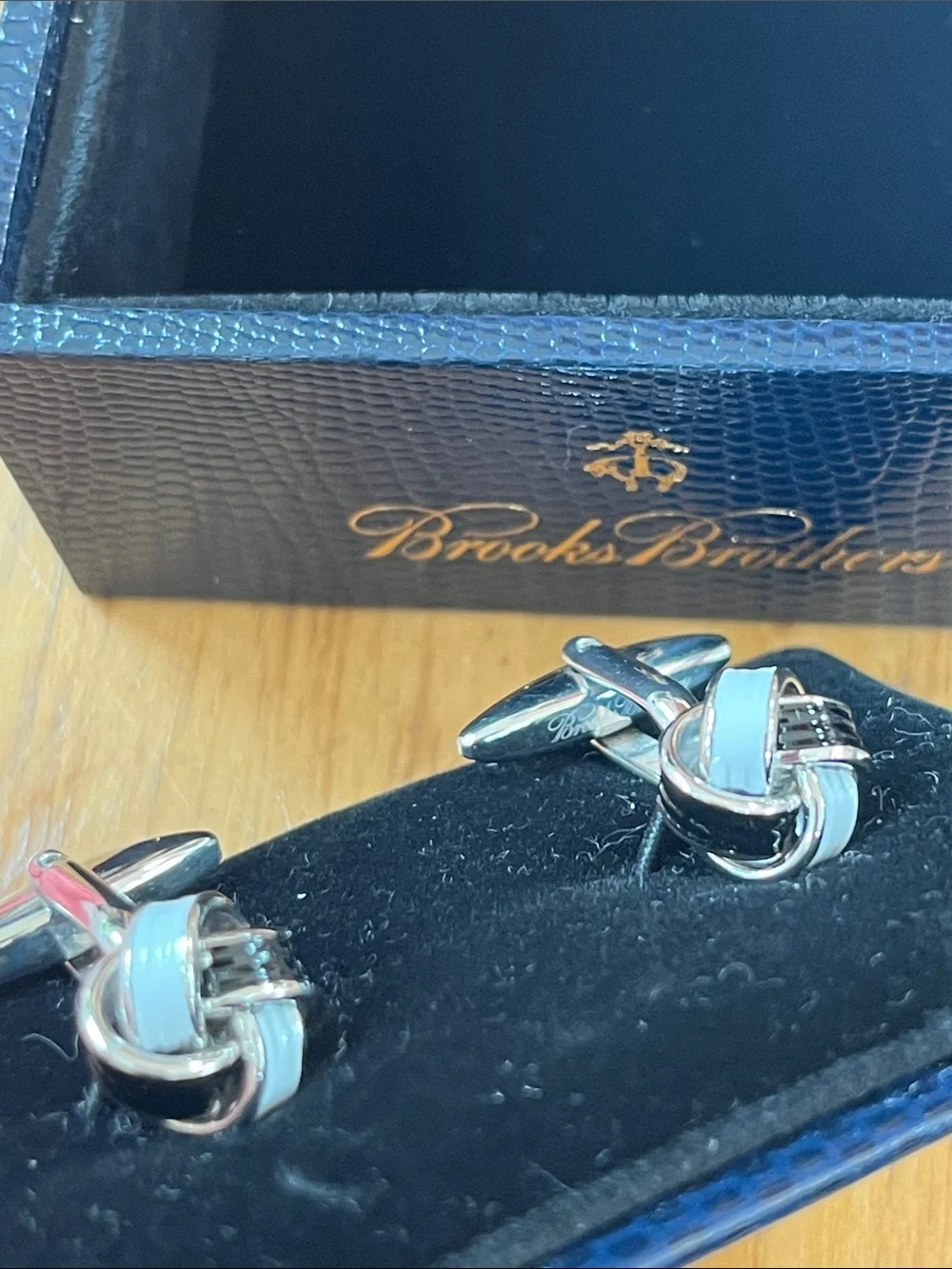 Brooks Brothers Sterling Silver Knot Cuff Links with Black Presentation Tray/box